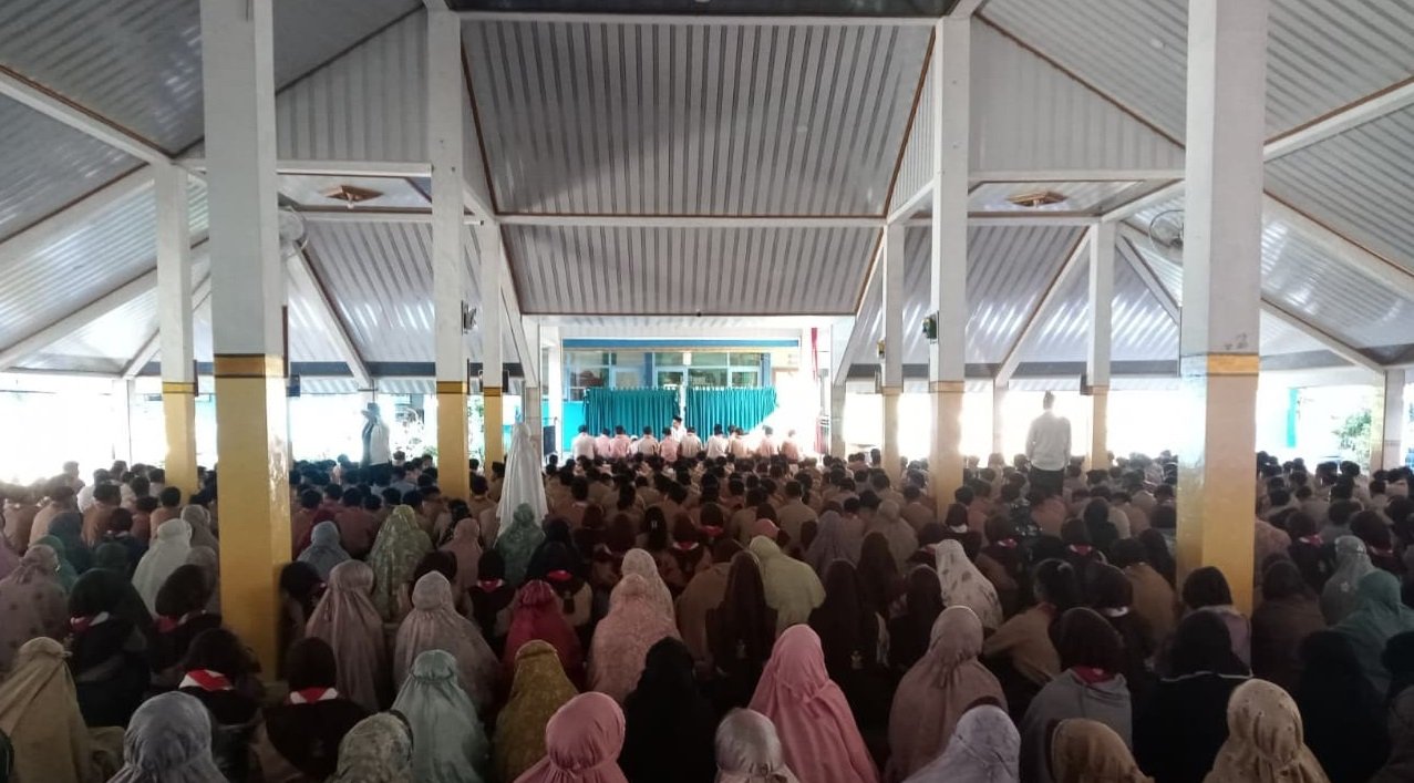 Penguatan Karakter Religius melalui Kegiatan Keagamaan Rutin di SMP Negeri 1 Karangploso
